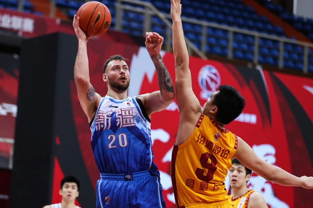 开云体育入口-广东主场对阵新疆队，激烈交锋