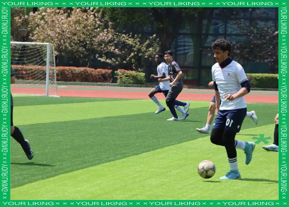 精彩的足球比赛展示球队团队精神