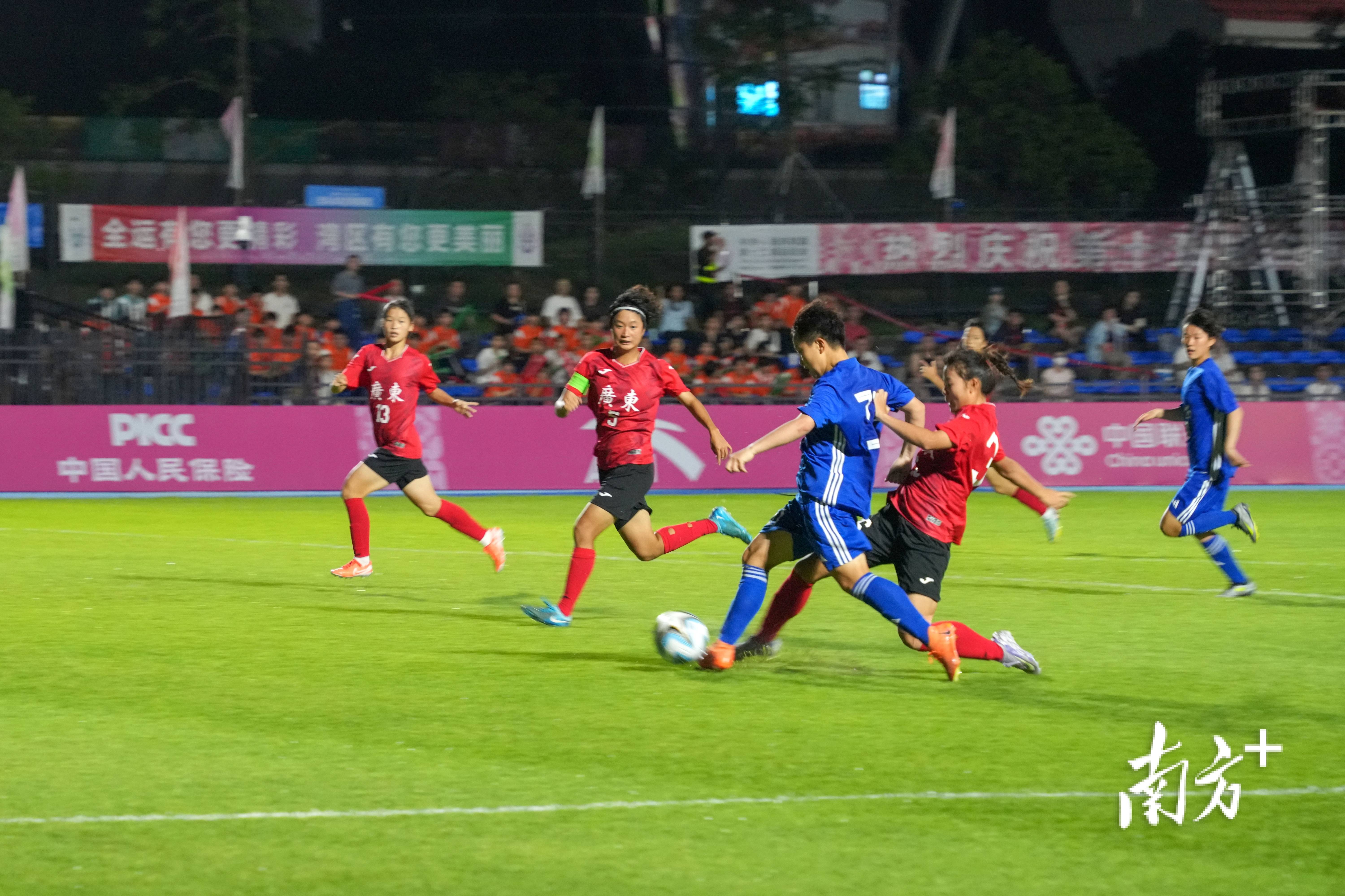 关于球员表现抢眼，女足赛场火热的信息