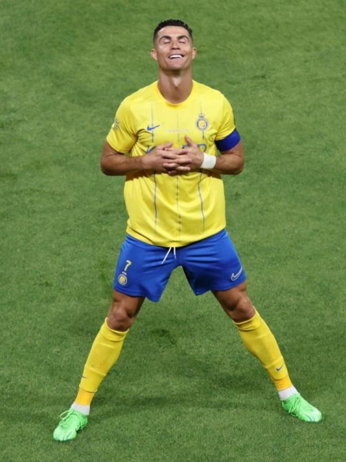 开云体育登录-国际足球比赛中球员表现抢眼取得胜利