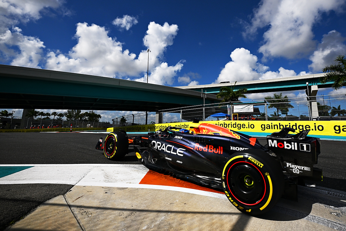 开云体育登录-包含阿斯顿马丁横扫雷诺车队，维斯塔潘扛起全队的词条