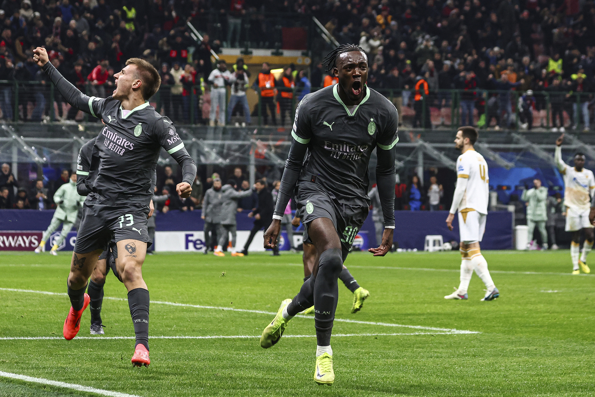 AC米兰鏖战皇马,莫德里奇统治全场 AC米兰鏖战皇马,莫德里奇统治全场