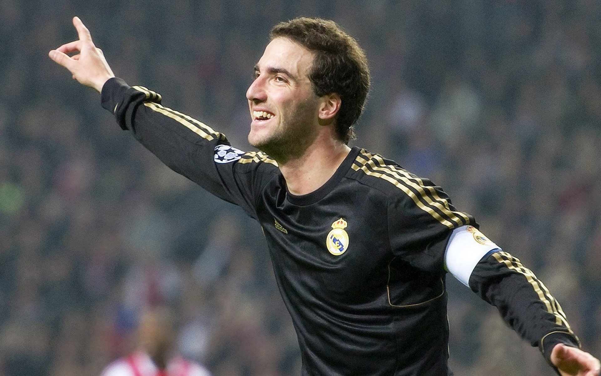 水泥地尽头的三分雨