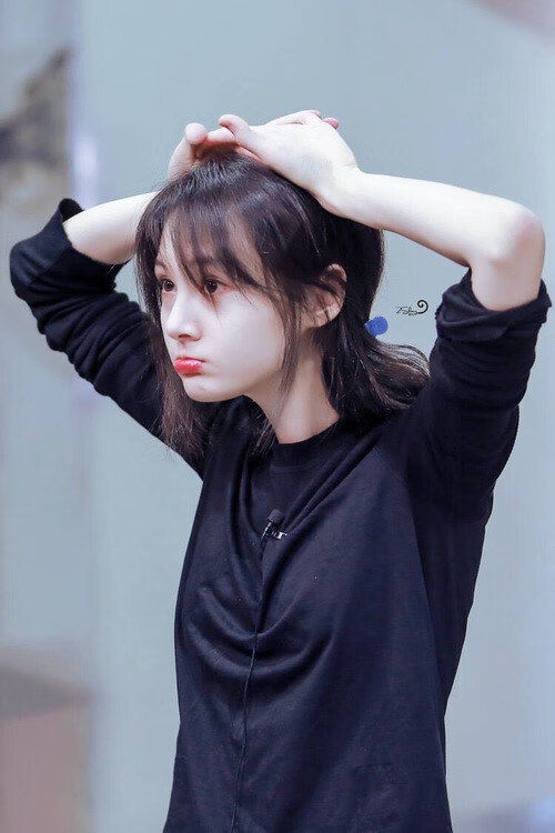 蓝鹰折翼,非洲雄鹰振翅,莱万天神下凡,摧毁厄瓜多尔防线